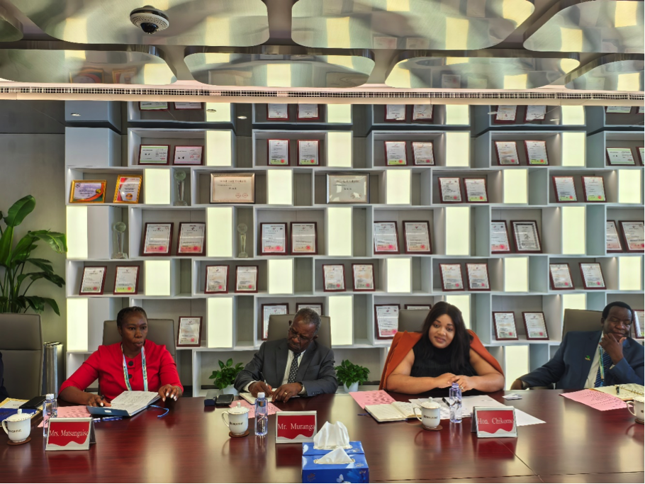 津巴布韋副外長(zhǎng)到訪威廉體育集團(tuán)總部