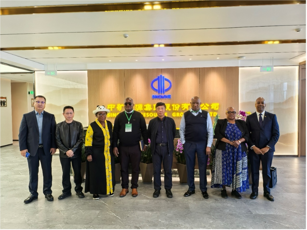 津巴布韋馬斯溫戈省省長一行到訪威廉體育集團總部